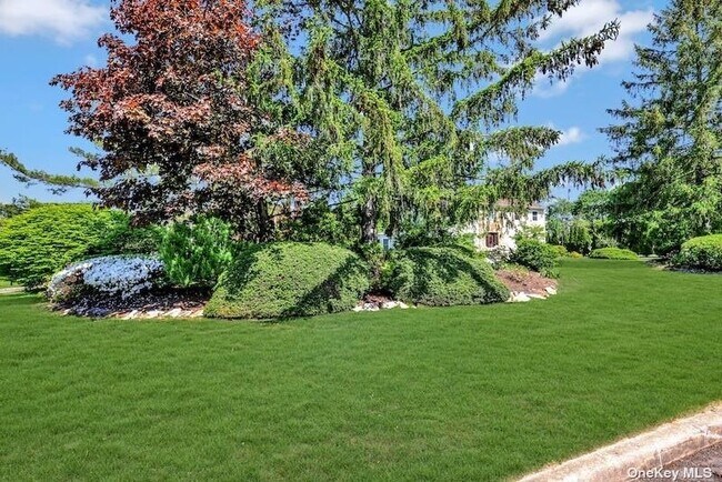 Building Photo - 2 Castle Ct