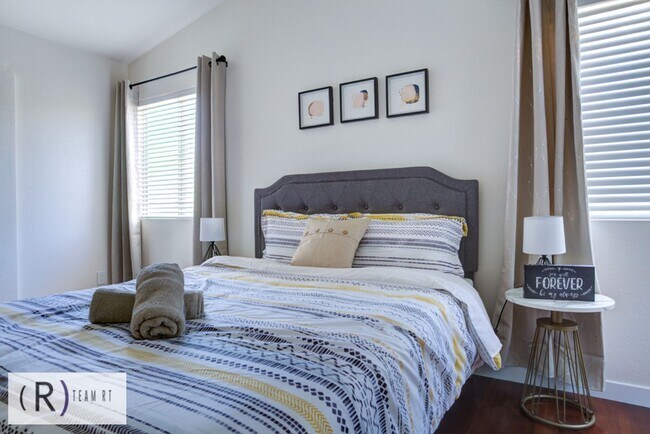 Building Photo - A Bright and Cozy Home with 3 Bedroom and 2 Bathroom with a Loft