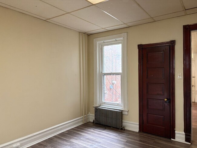 Building Photo - 1233 W Chew St