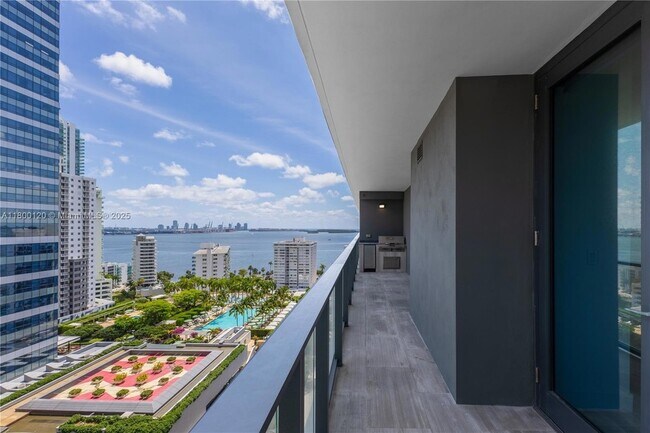 Building Photo - 1451 Brickell Ave
