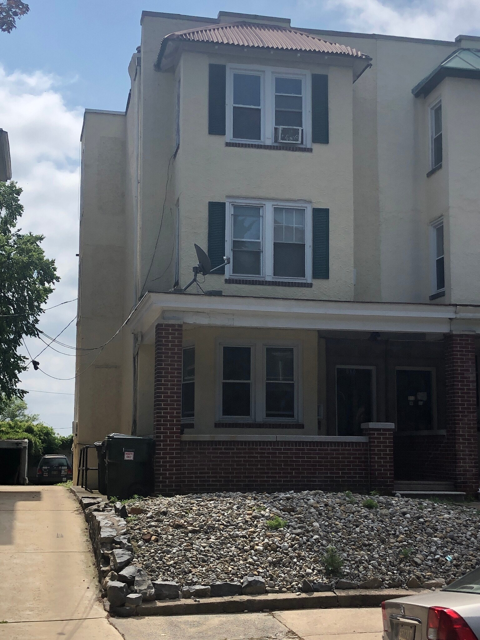 Building Photo - 810 N Harrison St