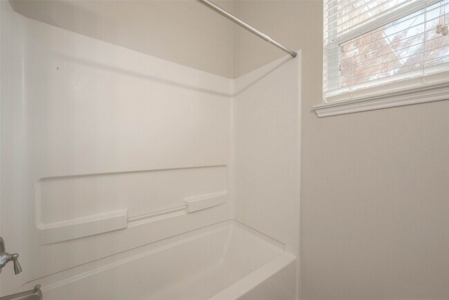 Building Photo - 3979 Mossy Spring Ln