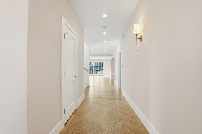 Building Photo - 1618 N Danville St