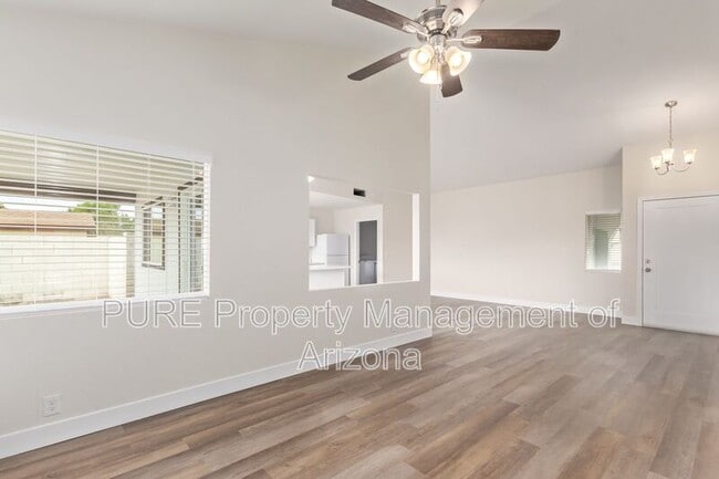 Building Photo - 3915 W Thunderbird Rd