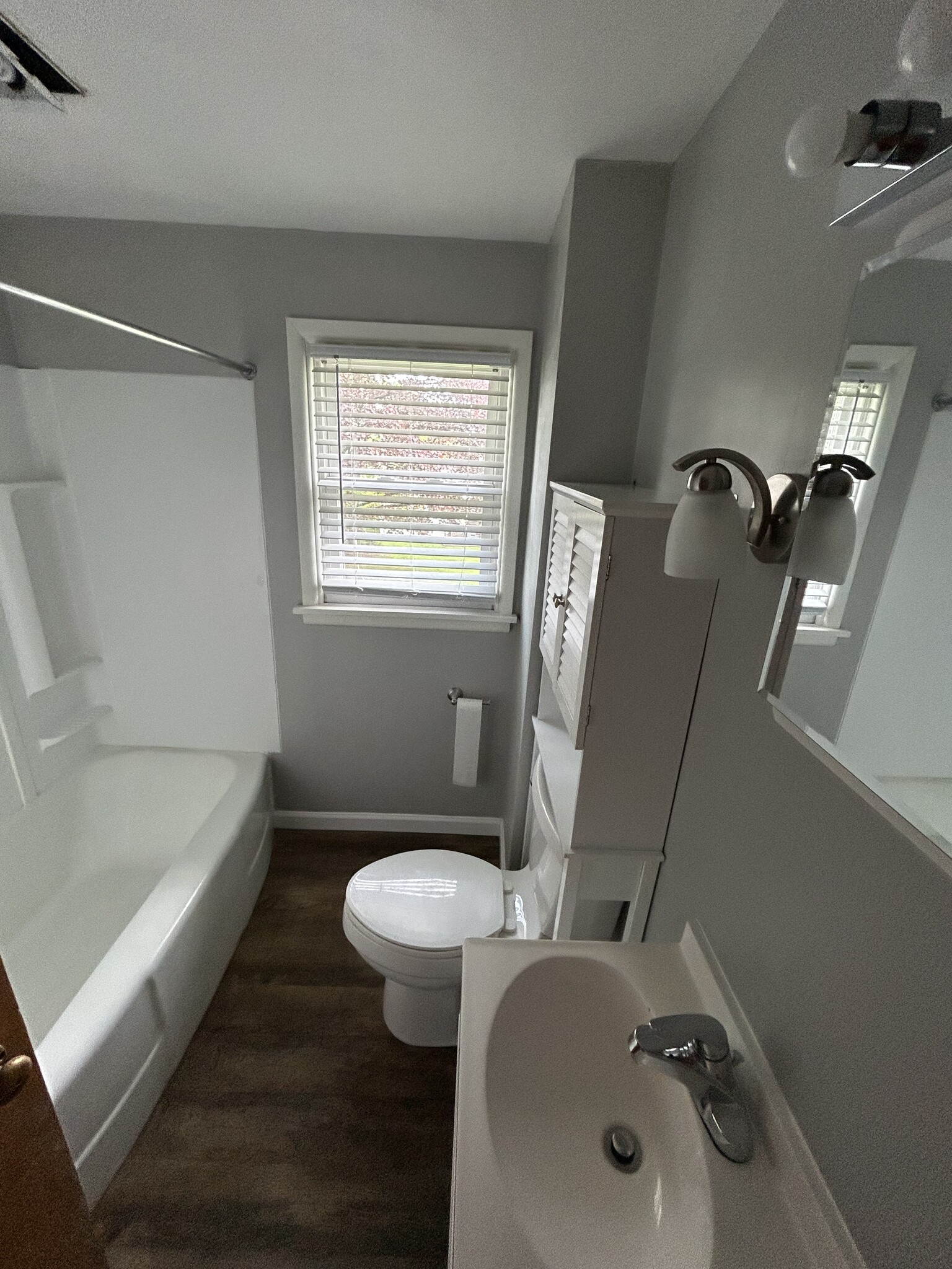 Bathroom - 226 Bonnett St SW