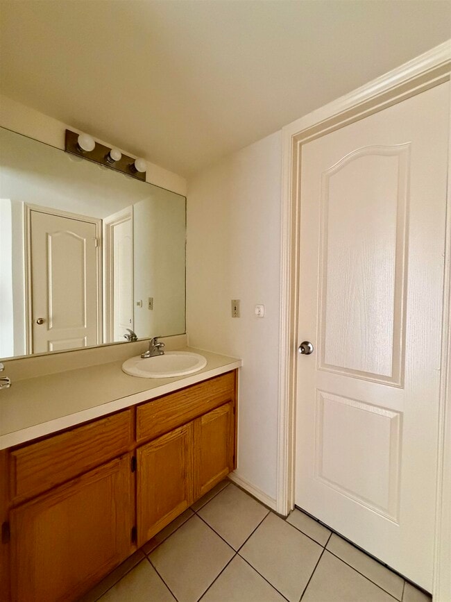 Building Photo - 206 E Canal St