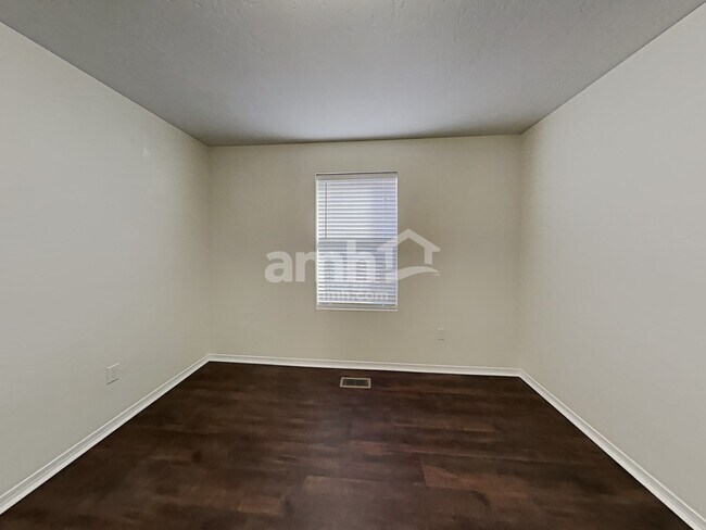 Building Photo - 4541 N Elsinore Ave