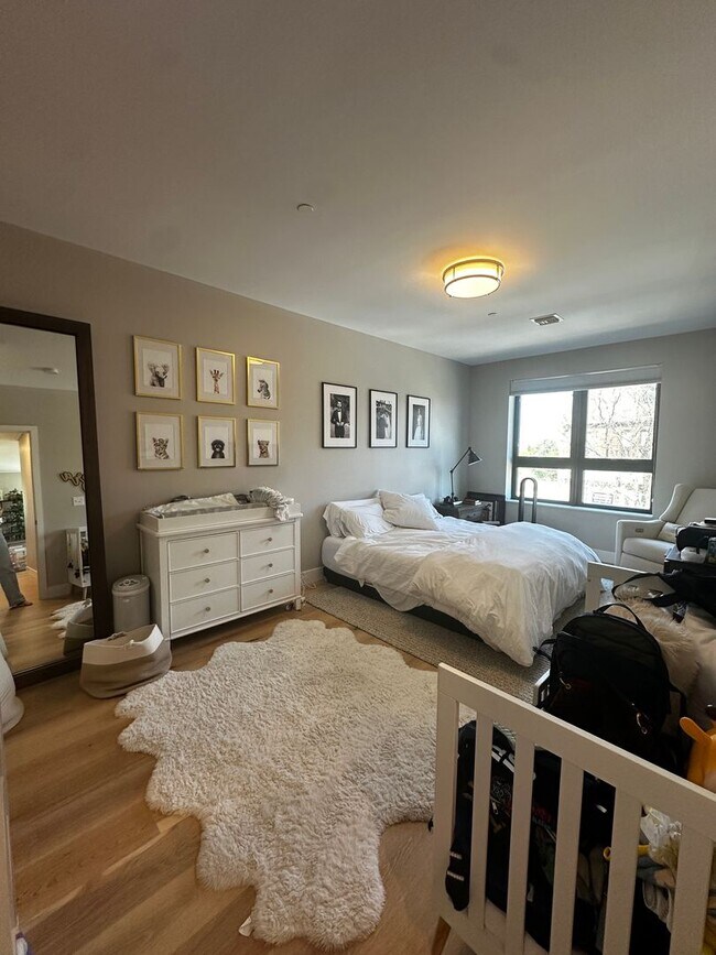 Building Photo - Spacious 2 Bed, 2 Bath Luxury Condo with Downtown Boston Views