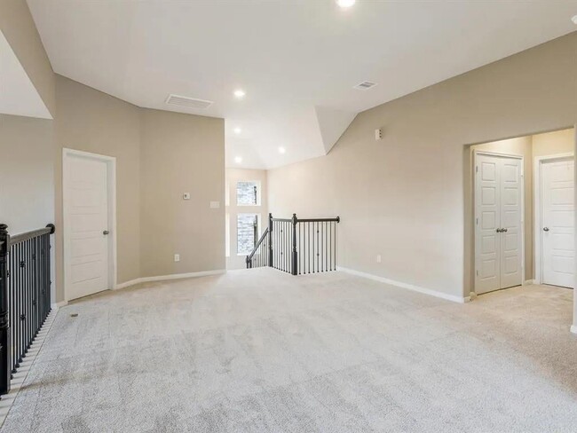 Building Photo - 7010 Lauren Oak Dr