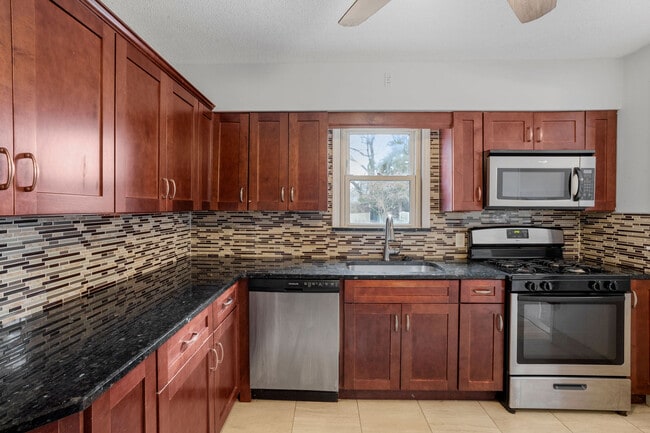 Building Photo - 20 Lake Ave