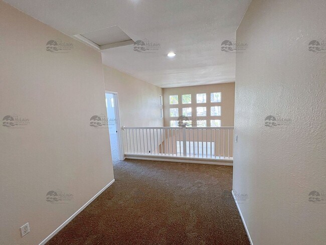 Building Photo - End unit 4 Bedroom House Available Now in ...
