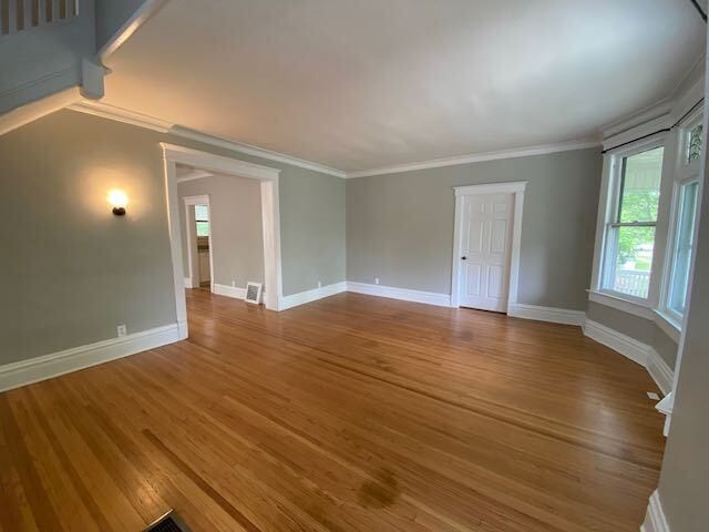 Building Photo - Large Home near Bradley University