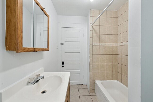 Building Photo - 4 Bedroom 2 Bath $1,500