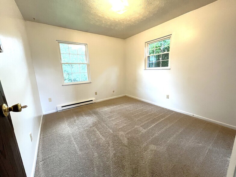 Building Photo - 1020 Arrowhead Dr