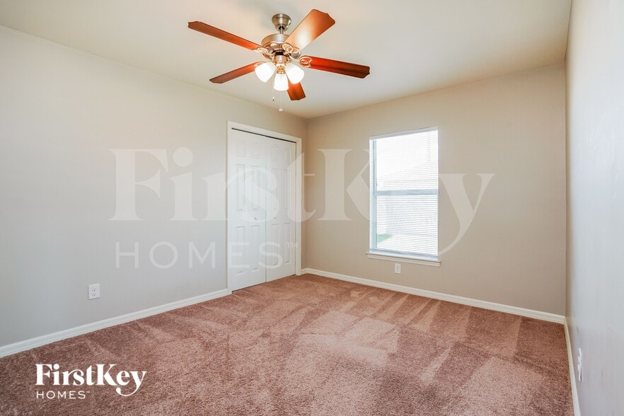 Building Photo - 2409 NW 9th Ave