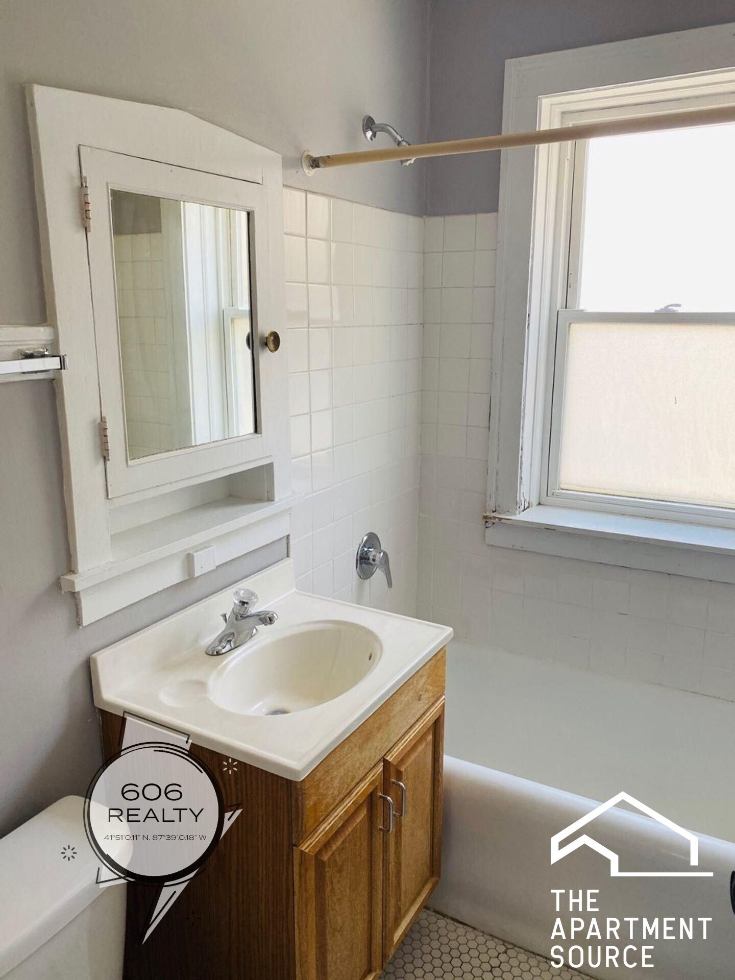 Building Photo - 1333 W Carmen Ave