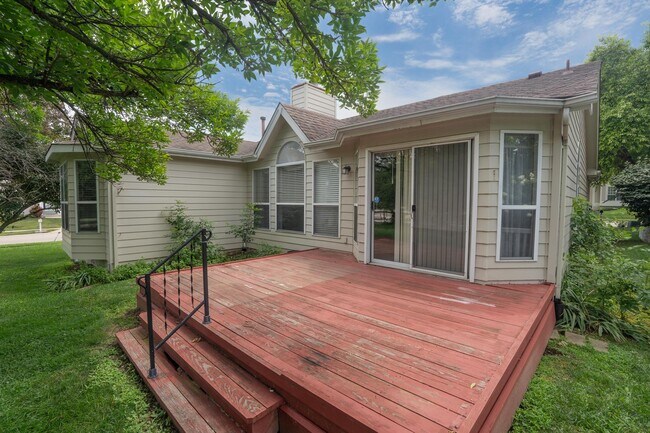 Building Photo - 16944 Hickory Crest Dr