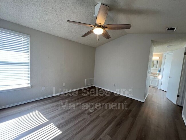 Building Photo - 2137 Goodrich Dr