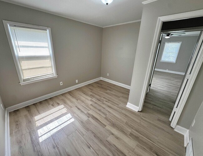 Building Photo - 4669 Durbin Ave