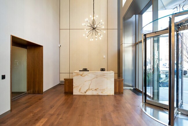 Building Photo - 515 Church St