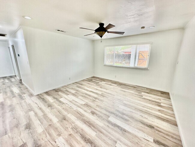 Building Photo - Charming Northwest Fresno 3/2