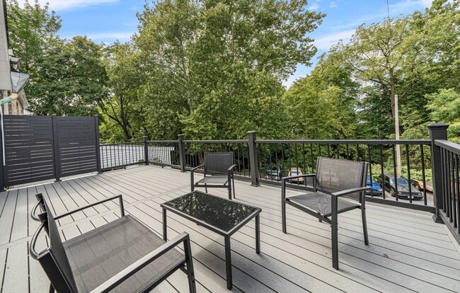 Building Photo - 266 Main St