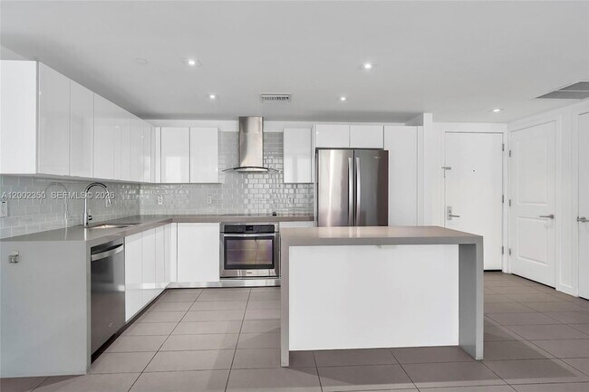 Building Photo - 1600 NE 1st Ave