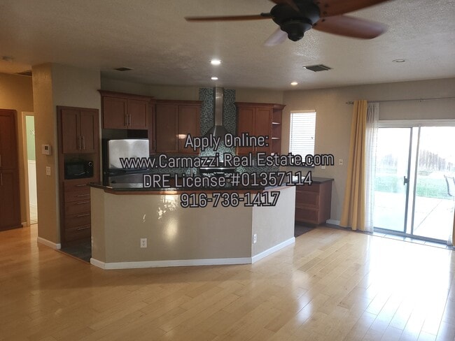 Building Photo - 9197 Irish Gold Way