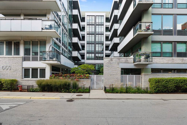 Building Photo - 660 W Wayman St