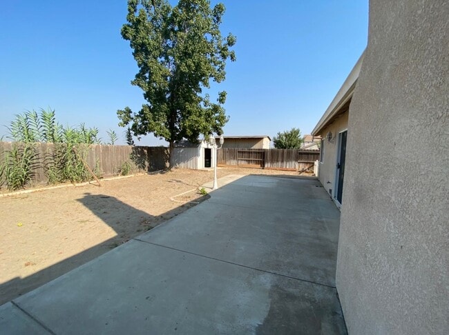 Building Photo - 4 bedroom single story in Manteca!