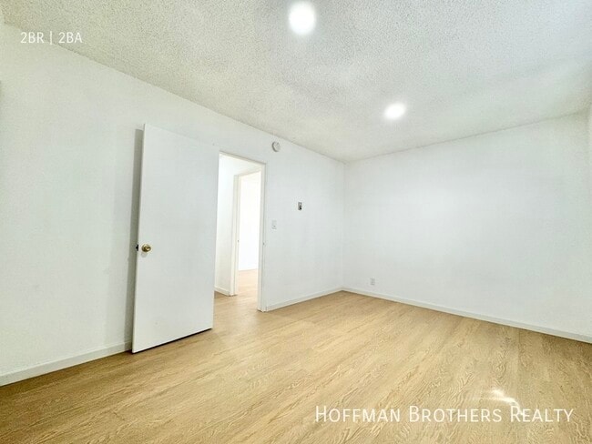 Building Photo - 6561 Fulton Ave