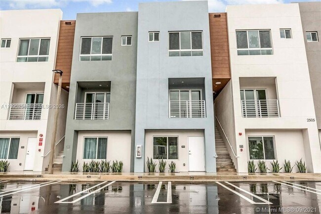 Building Photo - 2555 NE 193rd St