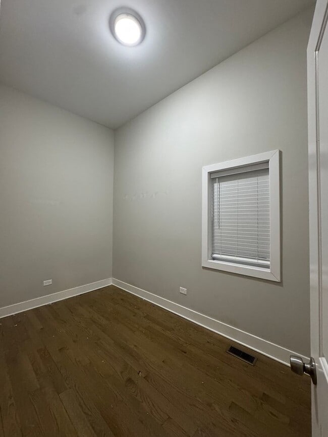 Building Photo - AM-Clybourn LLC