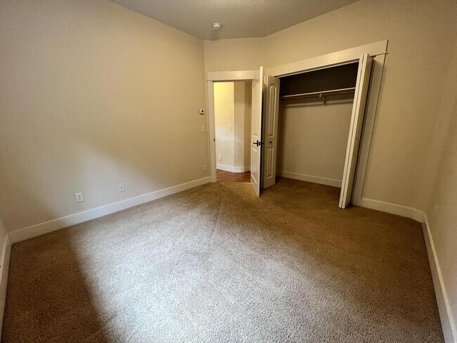 Building Photo - 2360 NW 19th St