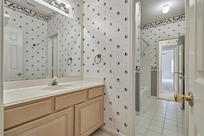 Building Photo - 3427 Lost Oak Dr