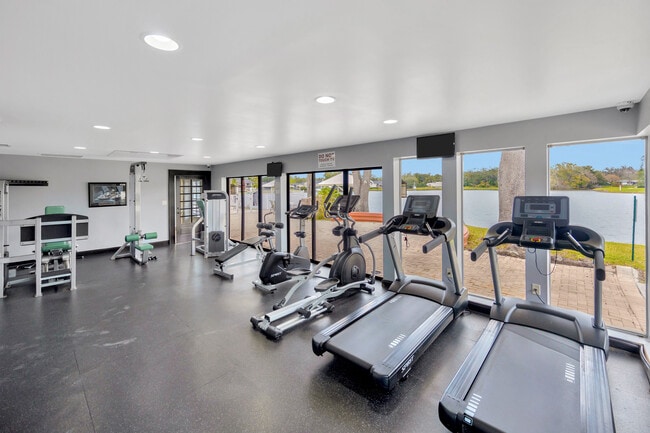 Building Photo - Lake Parsons Green