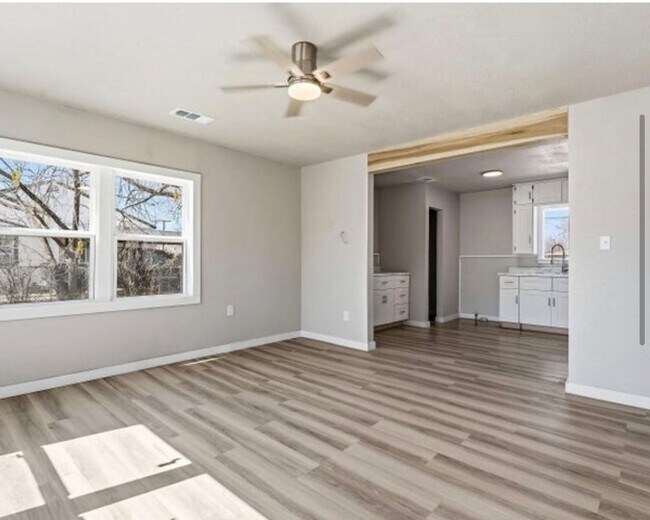 Building Photo - Now accepting Section 8 for 3 bed 1 bath near Wheelock Park