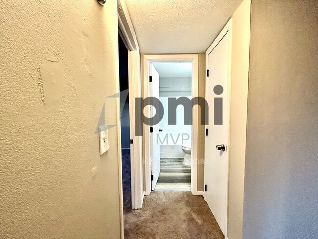 Building Photo - 822 Whitethorne Ave