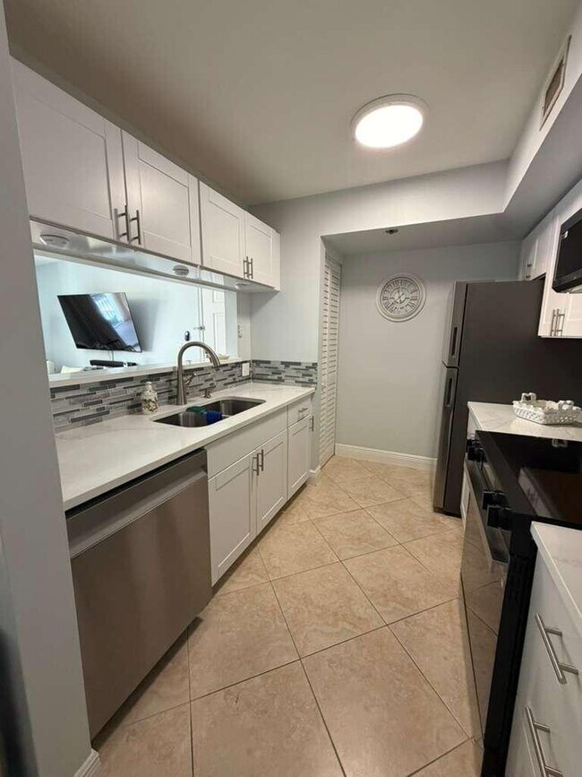Building Photo - 123 Yacht Club Way