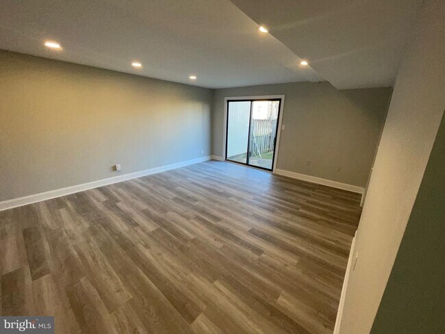 Building Photo - 6415 Whitwell Ct