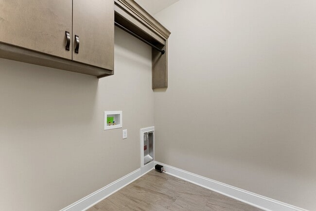 Building Photo - For Rent