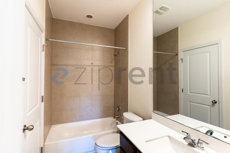 Building Photo - 101 Arctic Cir