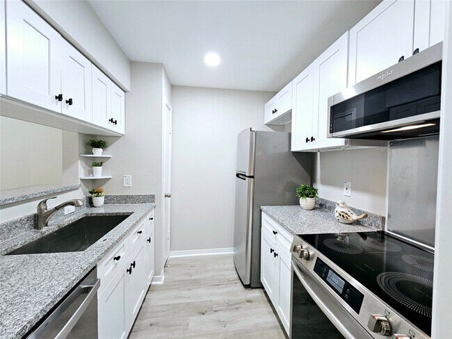 Building Photo - 3500 Tangle Brush Dr