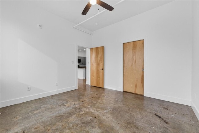 Building Photo - Quince, Fünfzehn, Fifteen!