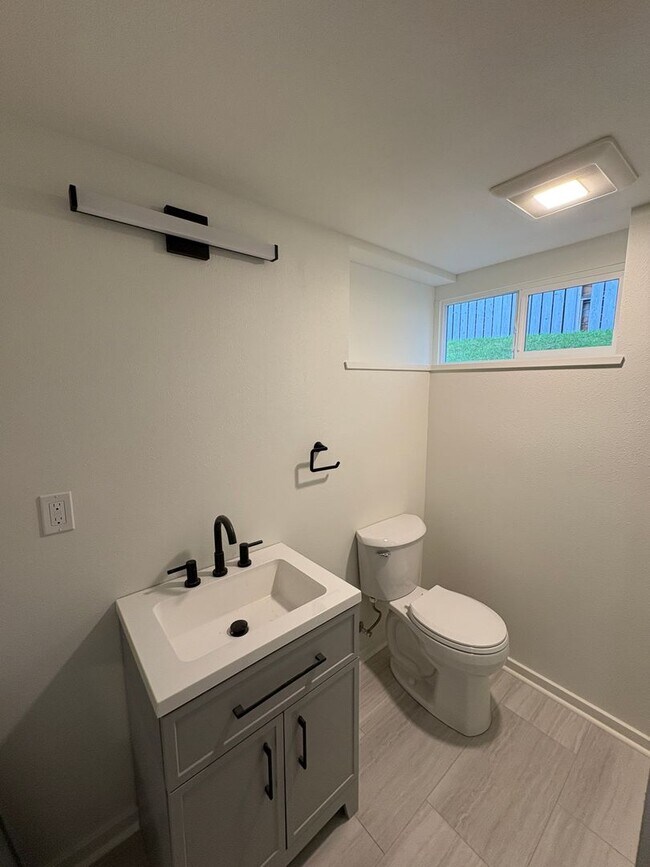 Building Photo - Live in Ballard - everything is new! 2 bed 2 bath