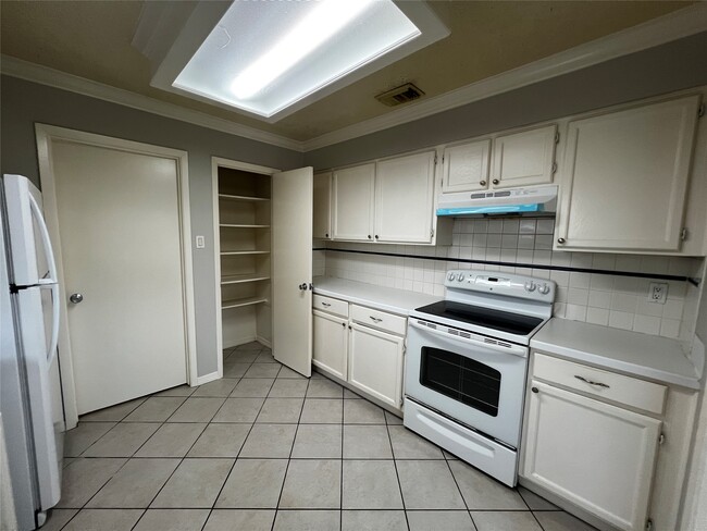 Building Photo - 18531 Lippizaner Dr