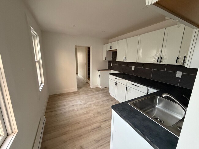 Building Photo - 49 S Bedford St