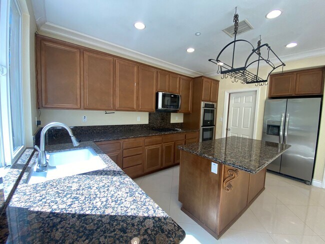 Building Photo - 2 story 4 Bedroom Home located in Amber Woods Community