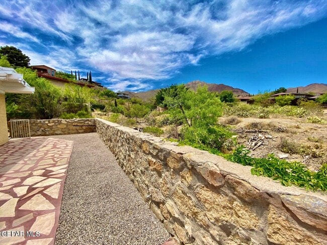 Building Photo - 3213 El Morro Rd