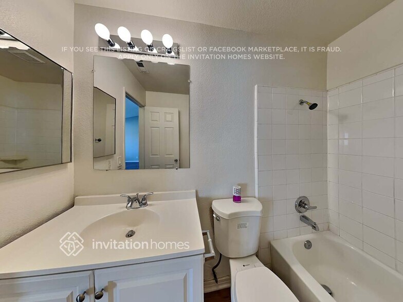 Building Photo - 39537 Silverberry Ct